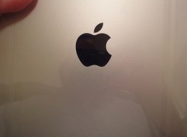 iPad 2 rear logo